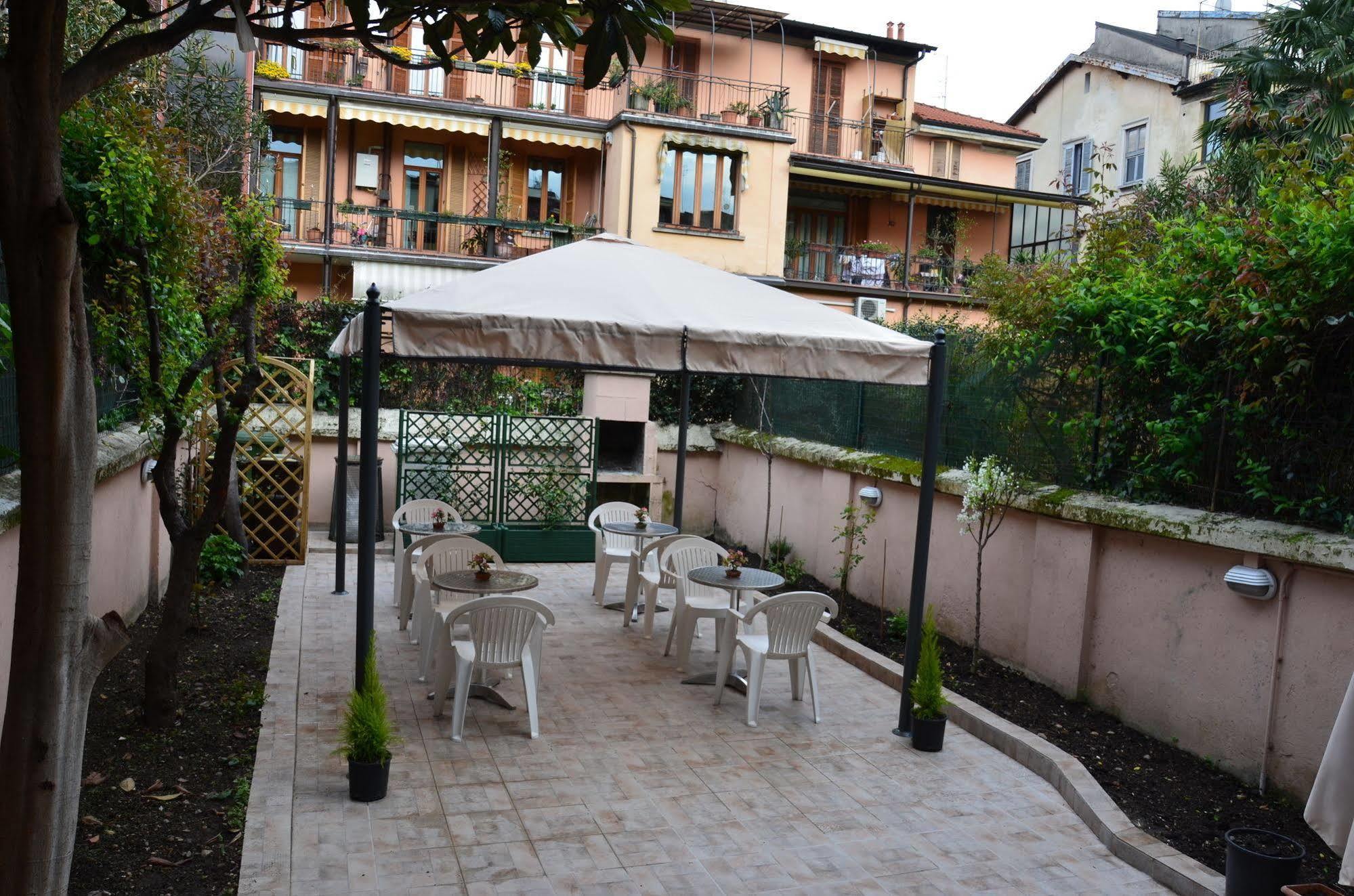 Hotel New Milán Exterior foto